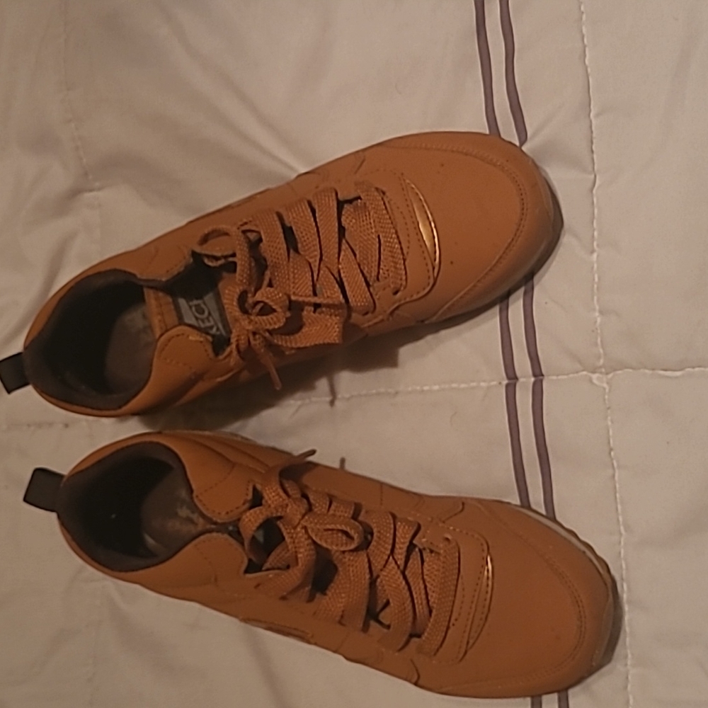 Skechers Tennis Shoe